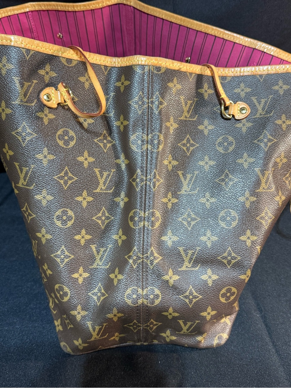 Louis Vuitton Monogram Canvas GM size Tote Bag in Brown - Picture 2 of 9
